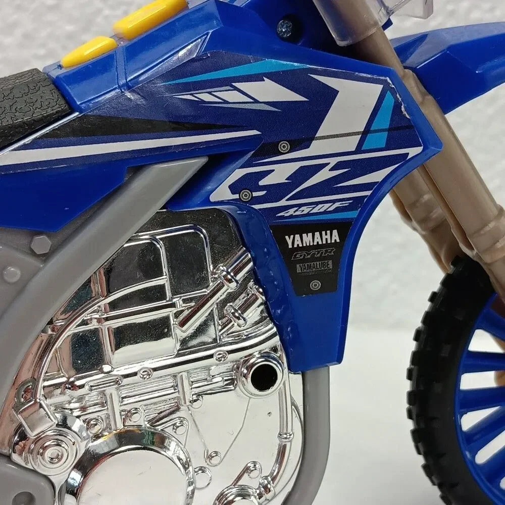Dickie Toys Wheelie Raiders Yamaha YZ Motorcycle Battery Operated Engine Noises